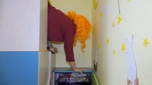 ПОМЕНЯЛИСЬ ТЕЛАМИ на 24 часа с училкой все серии