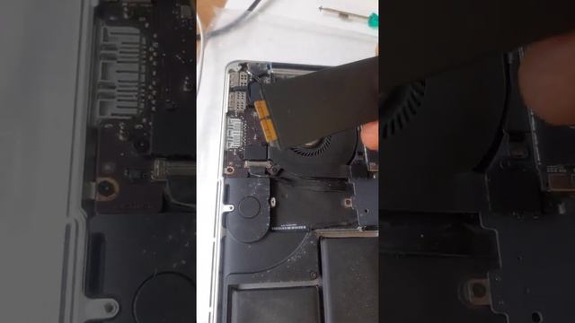 MacBook pro retina wide SSD replace with slim SSD смотреть онлайн
