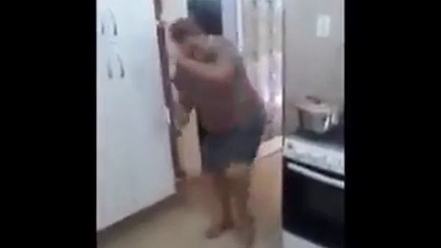 Бабка жгет!!! Варит борщ смотреть онлайн