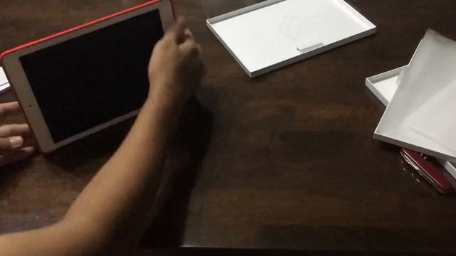 Unboxing the iPad Pro 9.7 Keyboard смотреть онлайн