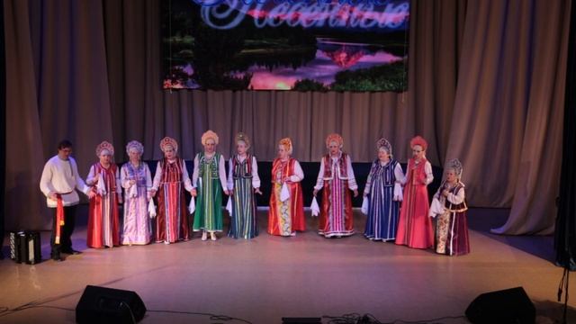 "Из -под тучушки"," Как донские казаки".Русские и казачьи песни. Народный хор. смотреть онлайн