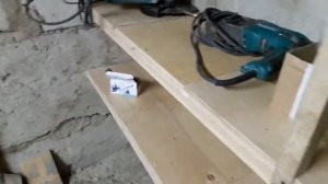 Самая дешевая и быстрая полка в подвале или гараже.