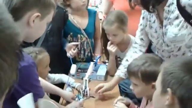 Экскурсия детей 7 летней научной смены в лагере АБВГДейка в Центр робототехники Самара смотреть онлайн