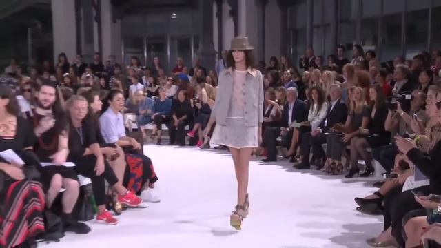 Коллекция одежды John Galliano весна-лето 2015. Показ коллекции 2015 года