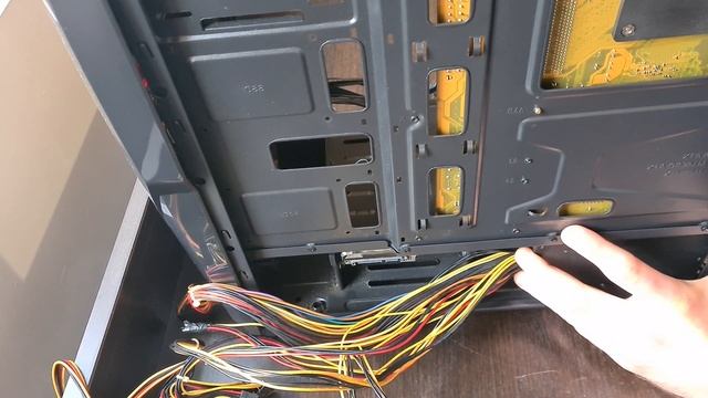 Building an old PC Into a Gaming case смотреть онлайн