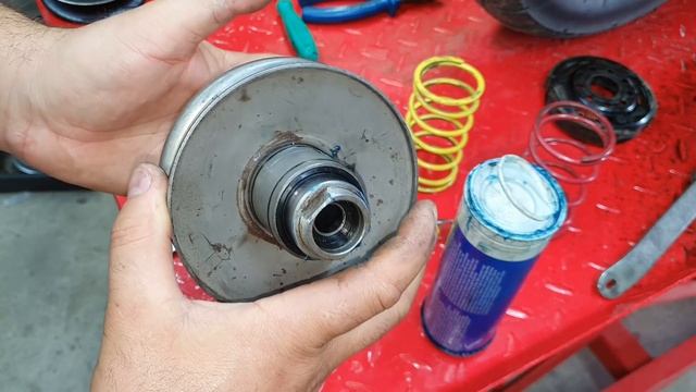 Снял на видео вариатор - и узнал почему скутер сначала ехал а потом перестал при тех же настройках смотреть онлайн