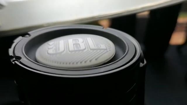 JBL Flip 5 TS Hitting Passive Radiator ? Low Frequency Mode 100 Bass Test смотреть онлайн