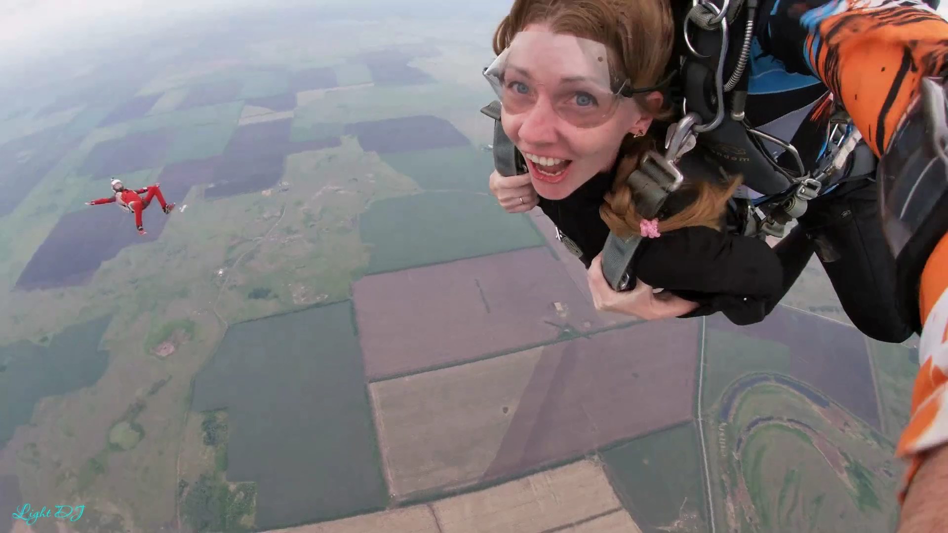 2021.05.30_прыжок ирисы с самолёта на парашюте_бобровка_1080.mp4