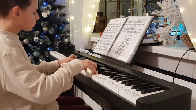 С Новым Годом дорогие подписчики!! музыка Таривердиева " Маленький принц" исполняет Губанов Марк смотреть онлайн