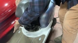 Yamaha Vino 50cc Scooter Battery Change