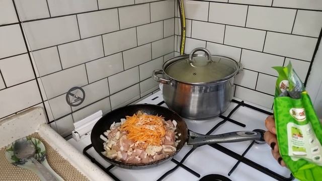 Соус из грудки с картошкой и Овощное рагу смотреть онлайн