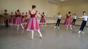 МГАХ. "Классический менуэт" (хор.- М.Петипа, муз.- В.А.Моцарта) Историко-бытовой танец.