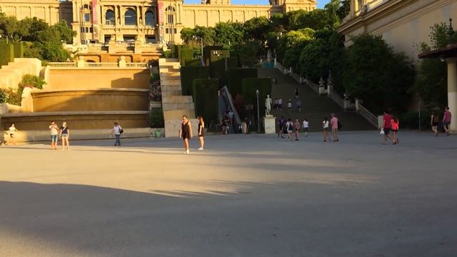 BARCELONA WALK | Plaça d’Espanya to Magic Fountain to National Art Museum of Catalonia | Spain смотреть онлайн