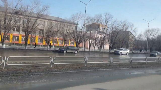 12 автобус/С окна автобуса/ полностью ул Ауэзова/ левый берег/ г.Семипалатинск