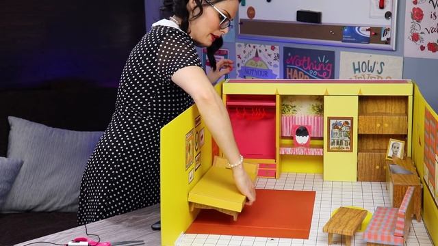 What Was The Original 1962 Barbie Dream House Like? - Opening A Reproduction Dream House смотреть онлайн