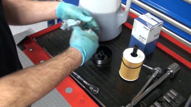 How To Change VW Beetle Oil & Filter 2.0 TDI смотреть онлайн