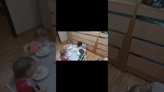 Дети кушают и убирают за собой посуду в детском саду смотреть онлайн