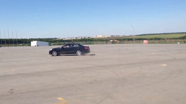 Mercedes E200 Дрифт смотреть онлайн