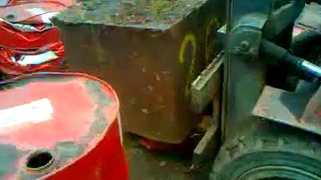 Что будет если поставить 2.6 тонны на металлическую бочку Ч.1 смотреть онлайн