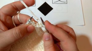 Вяжем по схемам : Лицевая скрещенная петля