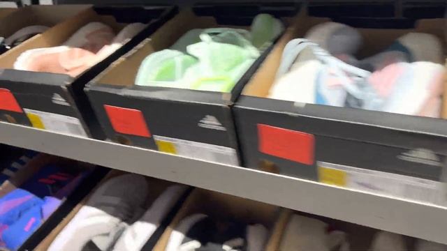 Shopping в Италии. Цены, выбор, разбор. Аутлет Serravalle смотреть онлайн