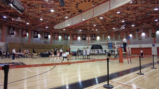 Как проходит финал школьных соревнований по Волейболу в Нью Йорке. смотреть онлайн