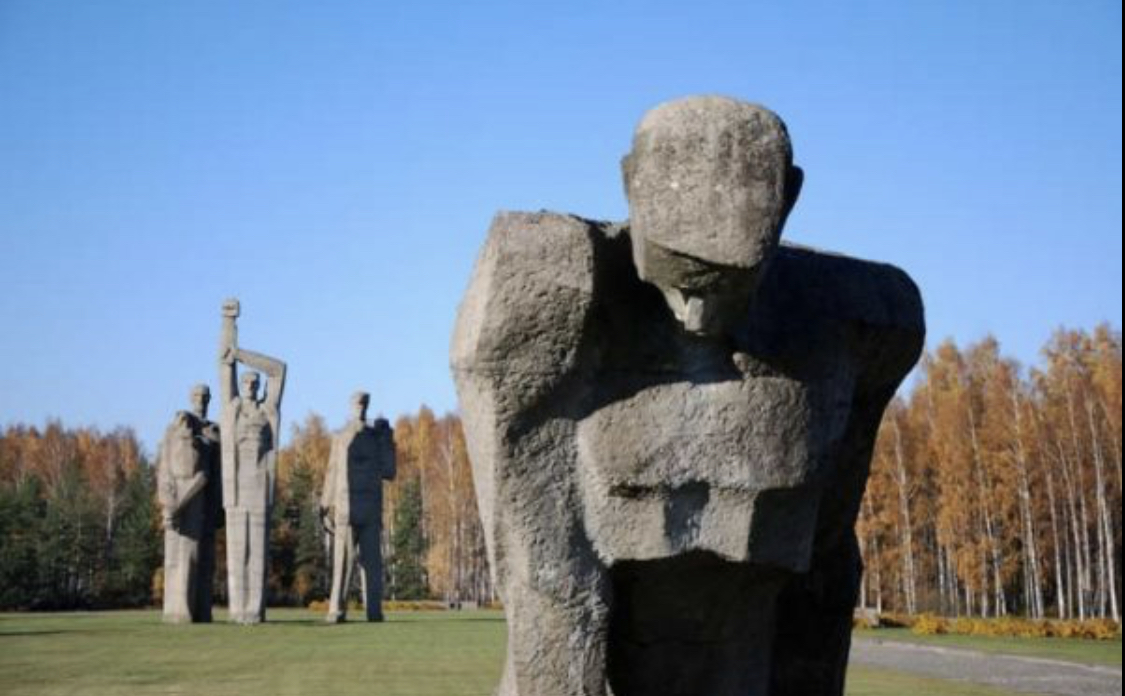 ЖИЗНЬ БЕЗ ПАМЯТНИКА ПОБЕДЫ. МЫСЛИ ВСЛУХ ИЗ БЫВШЕГО КОНЦЛАГЕРЯ смотреть онлайн