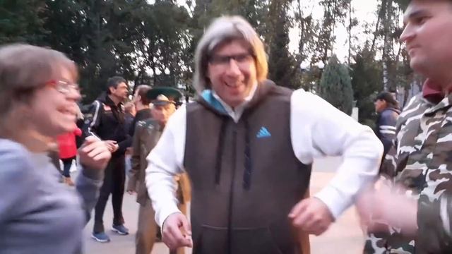 КОРОЛЕВА ГРЁЗ МОЕЙ МЕЧТЫ!???/СУПЕР ПЕСНЯ И ТАНЦЫ В ПАРКЕ ГОРЬКОГО ХАРЬКОВ ОКТЯБРЬ 2021 смотреть онлайн