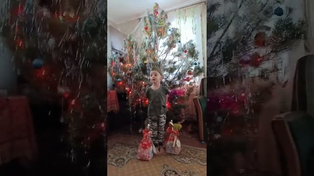 Дед Мороз, дед Мороз, голубая шапка... смотреть онлайн