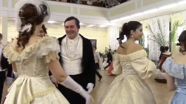 32 Котильон на троих смотреть онлайн