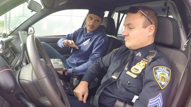 Présentation de la Ford Crown Victoria NYPD (Police de New York) смотреть онлайн