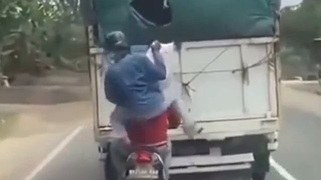 Сахарком затарились, будет теперь из чего варенье варить, или Сэм гнать смотреть онлайн