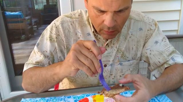 Funny Guy Eats Fried Dace in Canned Black Bean Sauce - Rocky Nichols смотреть онлайн