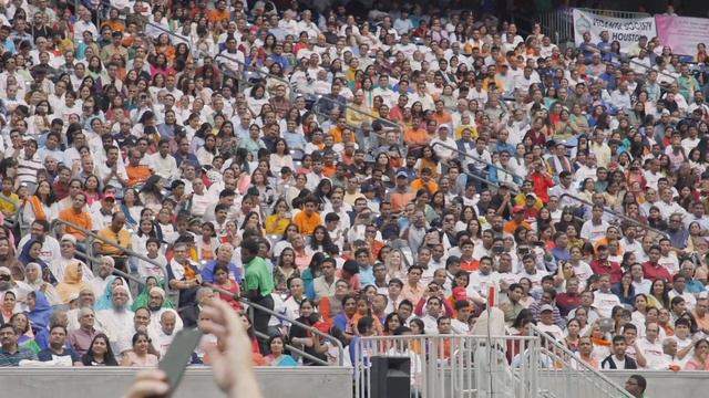 President Trump Speaks to Thousands at "Howdy Modi" in Texas смотреть онлайн