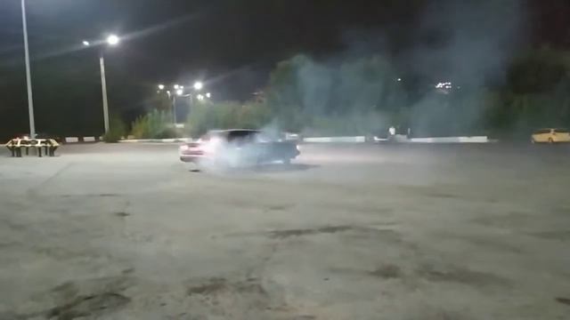 На стоке валим боком. Volvo 940 2.3 131hp смотреть онлайн