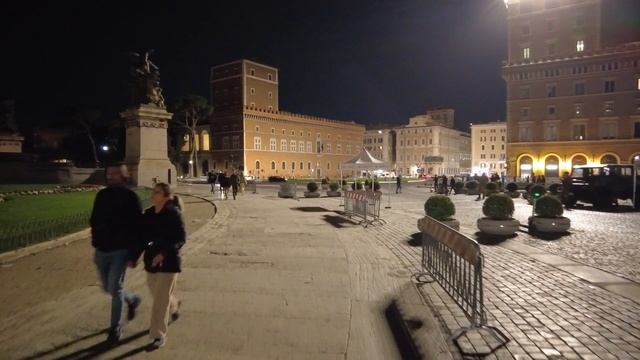 Rome at night is amazing... and almost empty! #Rome #Italy #Travel смотреть онлайн