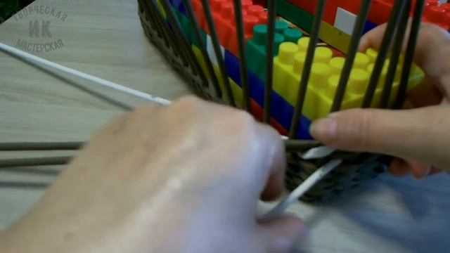 Узор "крестики" из газетных трубочек/The pattern "crosses" of newspaper tubes смотреть онлайн