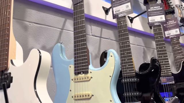 Comprando guitarras en Inglaterra... смотреть онлайн