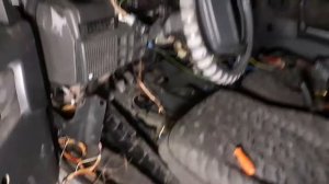 При выключенном зажигании горят лампочки приборной панели.