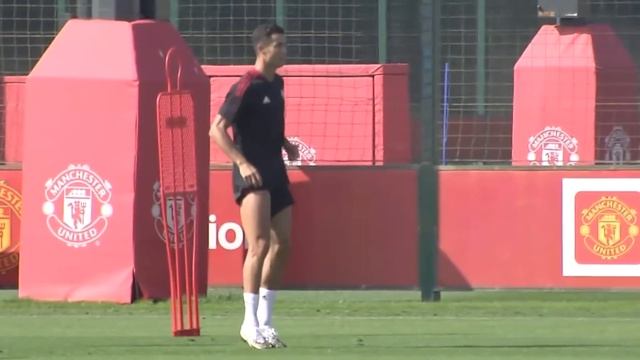 КТО КРУЧЕ?! | Эрлинг Холанд VS Криштиану Роналду: звезда Манчестер Сити против Манчестер Юнайтед смотреть онлайн