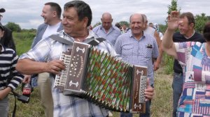 ГАРМОНИСТ АНАТОЛИЙ СВЯТОВ ПРИЕЗЖАЙТЕ В ГОСТИ ЛЕТОМ БУДЕМ В ПОЛЕ ПЕТЬ ЧАСТУШКИ ПРО ЛЮБОВЬ СЕРДЕЧНУЮ!