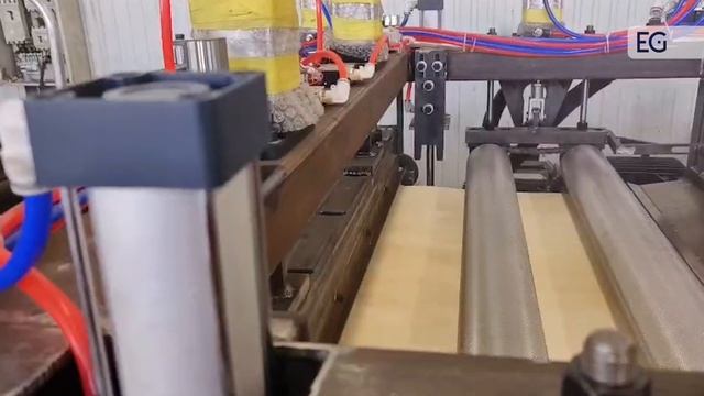 Автоматическая ребросклейка шпона LSM смотреть онлайн