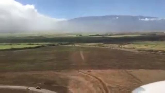 Landing in Kahului Hawaii смотреть онлайн