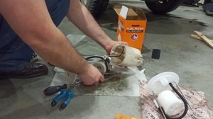 Замена топливного фильтра на Lexus RX350 II