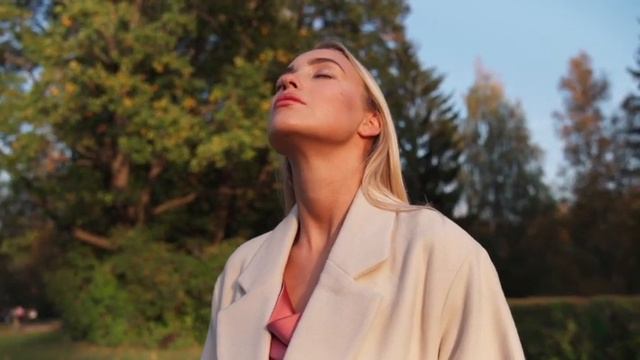 Женщина осень смотреть онлайн