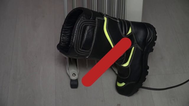 КАК УХАЖИВАТЬ ЗА КОЖАНЫМИ САПОГАМИ ПОЖАРНОГО? смотреть онлайн
