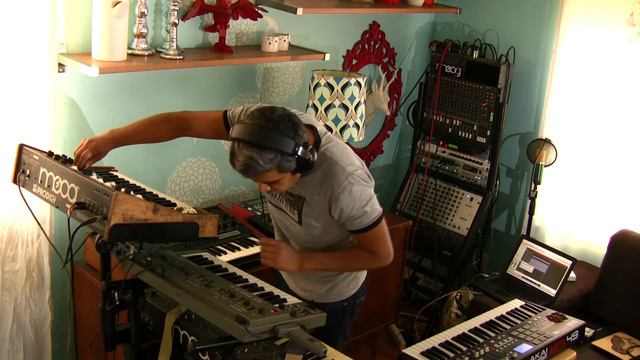 Greyhead - Bite - w/ Daft Punk's Thomas Bangalter analog synth session Moog SH101 TR808 303 Clone смотреть онлайн