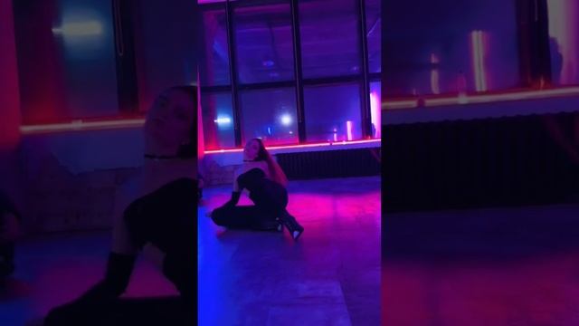 Насколько видно, что оригинал под другую музыку?) #highheels #dance #belarus #minsk смотреть онлайн