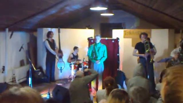 Serebryanaya Svad'ba: German Cabaret смотреть онлайн