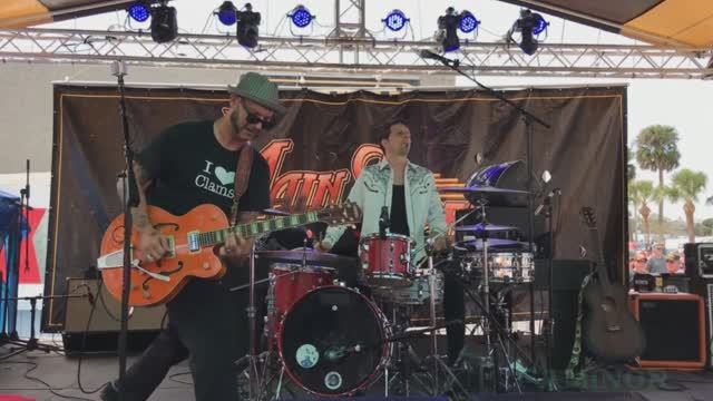 Танцуют все. ЧУБЧИК КУЧЕРЯВЫЙ. Band ODESSA смотреть онлайн